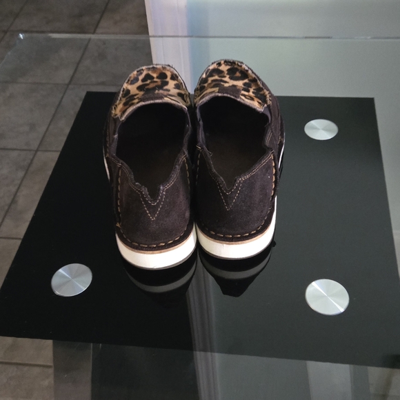 Ariat Cruiser  Cow Print Chocolate Chip Suede Size 6.5 Leopar Ahir -On Women's - Picture 3 of 8